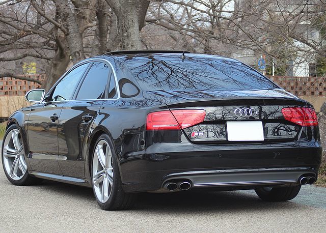 アウディ S8 プレセンスPKG/ブラック/左ハンドル/本革/純正HDDナビ/地デジ/SR/純正21AW画像3