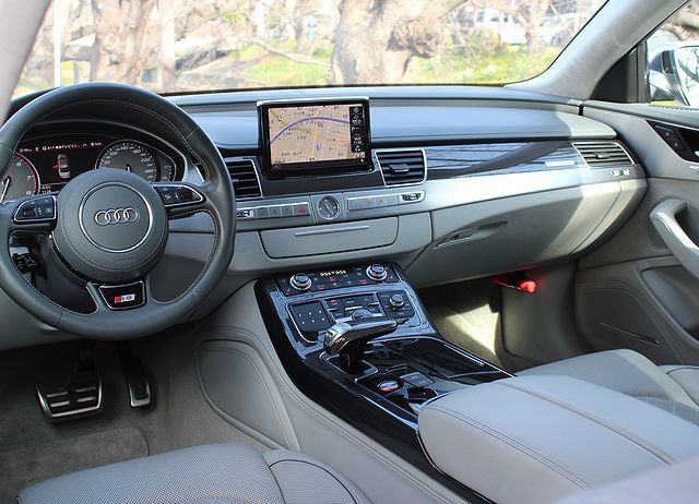 アウディ S8 プレセンスPKG/ブラック/左ハンドル/本革/純正HDDナビ/地デジ/SR/純正21AW画像8