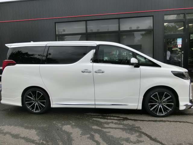 アルファード画像3