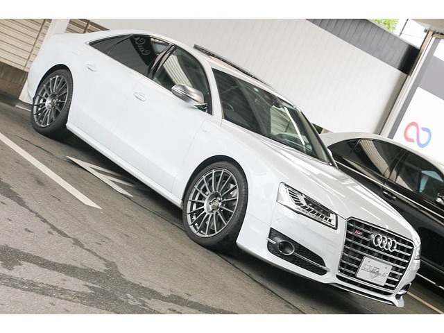 アウディ S8 TFSIクワトロ☆Audiプレセンスパッケージ☆OZ21inAW☆サンルーフ☆黒革☆ACC☆全方位カメラ画像4