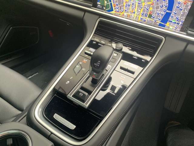 パナメーラ 4 Eハイブリッド画像1