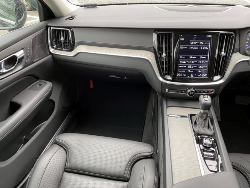 ボルボV60 T5インスクリプション★新車同様★走行0.6万k★フルオプ★黒本革★ハイグレード★LED★国内最安値画像16