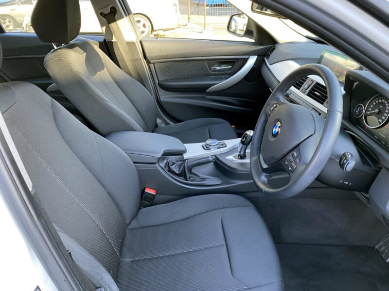 BMW 320i ツーリング★大人気車★走行2.6万k ★絶好調★税金完納★国内最安値★価格交渉可画像12