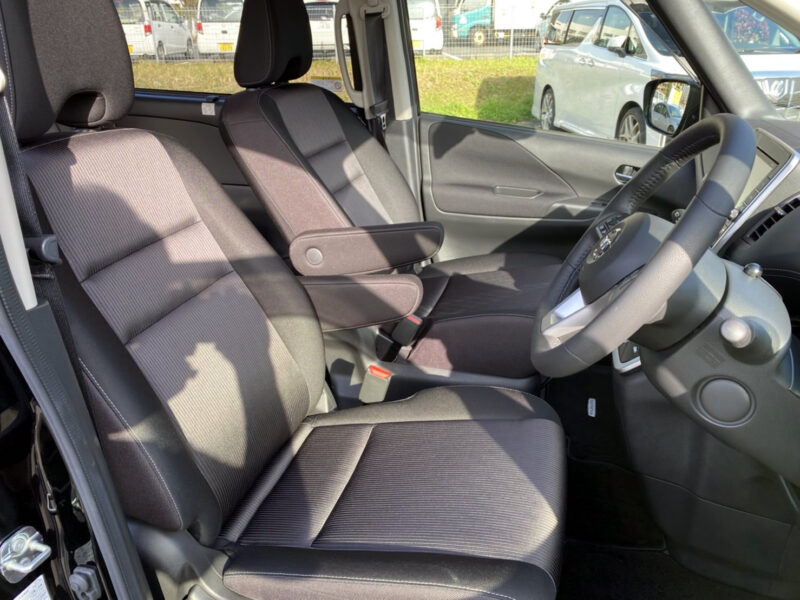 セレナ Sハイブリッド ハイウェイスター VセレクションI I ★走行0.4万k★極良極美★禁煙車★両側電動スライド★全方位カメラ★国内最安値画像9