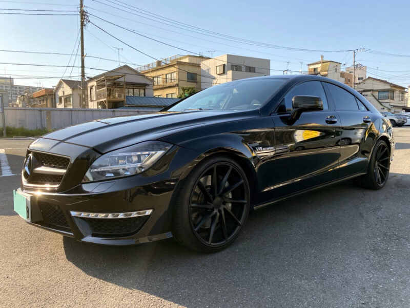 AMG CLS63 ★カーボンスポイラー ★カーボンリアスポイラー ★カーボンサイドミラー ★VOSSEN20インチ60万以上 ★スモークテール ★サンルーフ ★カスタム多数 ★絶好調 ★極上車 ★国内最安値画像0