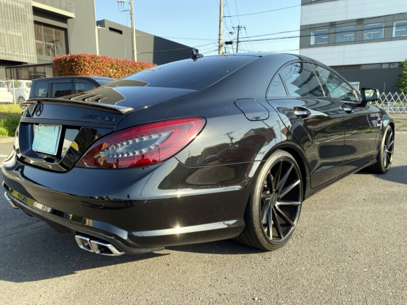 AMG CLS63 ★カーボンスポイラー ★カーボンリアスポイラー ★カーボンサイドミラー ★VOSSEN20インチ60万以上 ★スモークテール ★サンルーフ ★カスタム多数 ★絶好調 ★極上車 ★国内最安値画像5