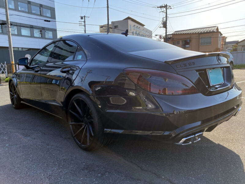 AMG CLS63 ★カーボンスポイラー ★カーボンリアスポイラー ★カーボンサイドミラー ★VOSSEN20インチ60万以上 ★スモークテール ★サンルーフ ★カスタム多数 ★絶好調 ★極上車 ★国内最安値画像6