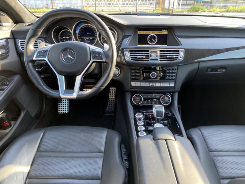 AMG CLS63 ★カーボンスポイラー ★カーボンリアスポイラー ★カーボンサイドミラー ★VOSSEN20インチ60万以上 ★スモークテール ★サンルーフ ★カスタム多数 ★絶好調 ★極上車 ★国内最安値画像14