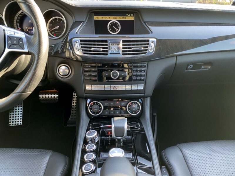 AMG CLS63 ★カーボンスポイラー ★カーボンリアスポイラー ★カーボンサイドミラー ★VOSSEN20インチ60万以上 ★スモークテール ★サンルーフ ★カスタム多数 ★絶好調 ★極上車 ★国内最安値画像16