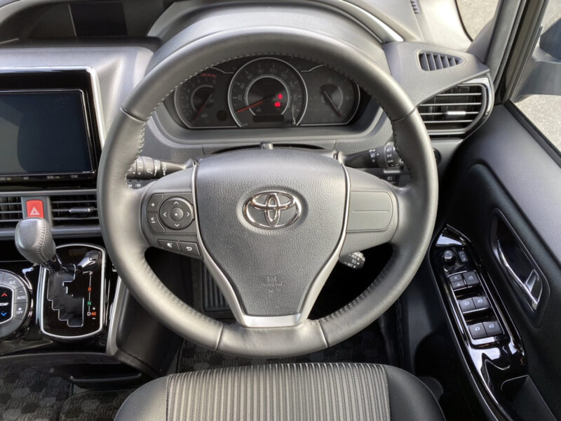 ヴォクシー 2.0 ZS 煌★税金完納★極上車★車検ロング★両側電動スライド★後席モニター★国内最安値画像9