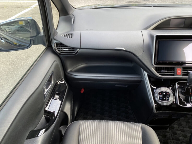 ヴォクシー 2.0 ZS 煌★税金完納★極上車★車検ロング★両側電動スライド★後席モニター★国内最安値画像12