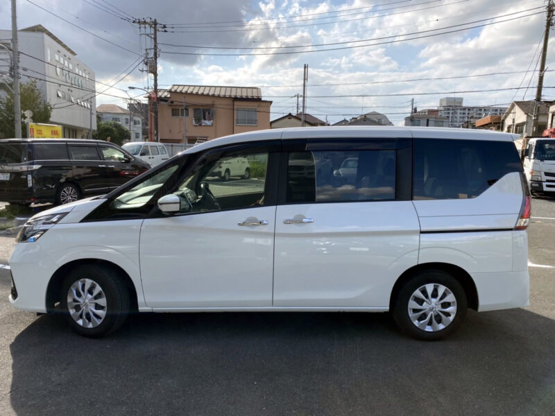 セレナ2.0S★走行0.6万k★絶好調★サイドカメラ★バックカメラ★税金完納★車検ロング★国内最安値画像4