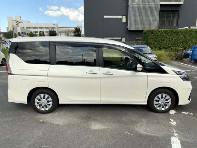 セレナ2.0S★走行0.6万k★絶好調★サイドカメラ★バックカメラ★税金完納★車検ロング★国内最安値画像5