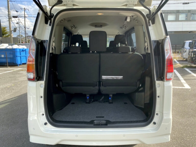 セレナ2.0S★走行0.6万k★絶好調★サイドカメラ★バックカメラ★税金完納★車検ロング★国内最安値画像9