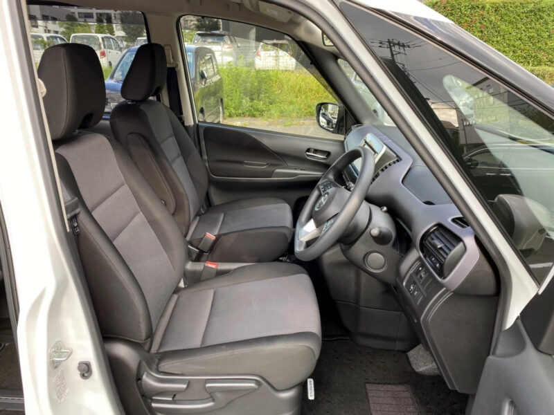 セレナ2.0S★走行0.6万k★絶好調★サイドカメラ★バックカメラ★税金完納★車検ロング★国内最安値画像13