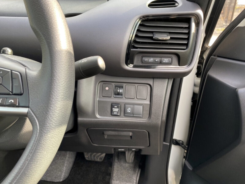 セレナ2.0S★走行0.6万k★絶好調★サイドカメラ★バックカメラ★税金完納★車検ロング★国内最安値画像17