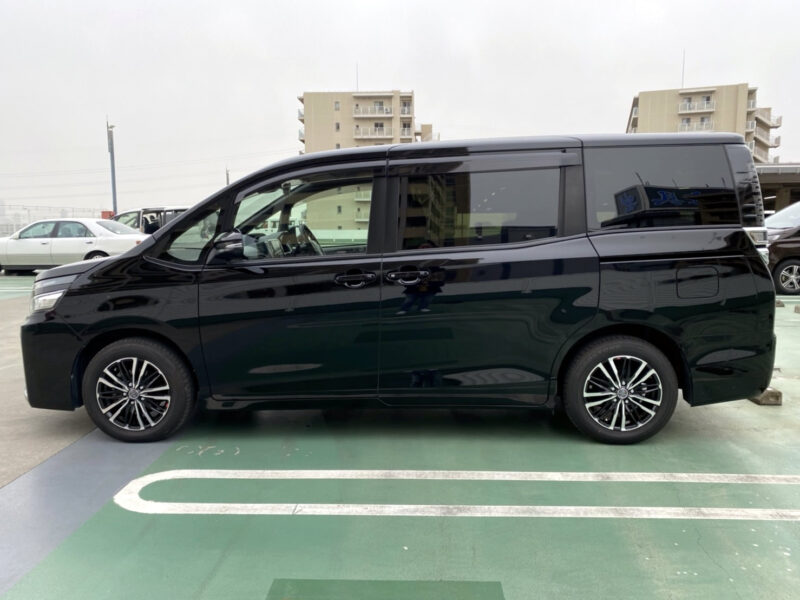 ヴォクシー 2.0 V★税金完納★アルパイン11ナビ★アルパイン後席モニター★シートヒーター★両側電動スライド★タイヤばり山★社外アルミ★大人気★国内最安値画像4