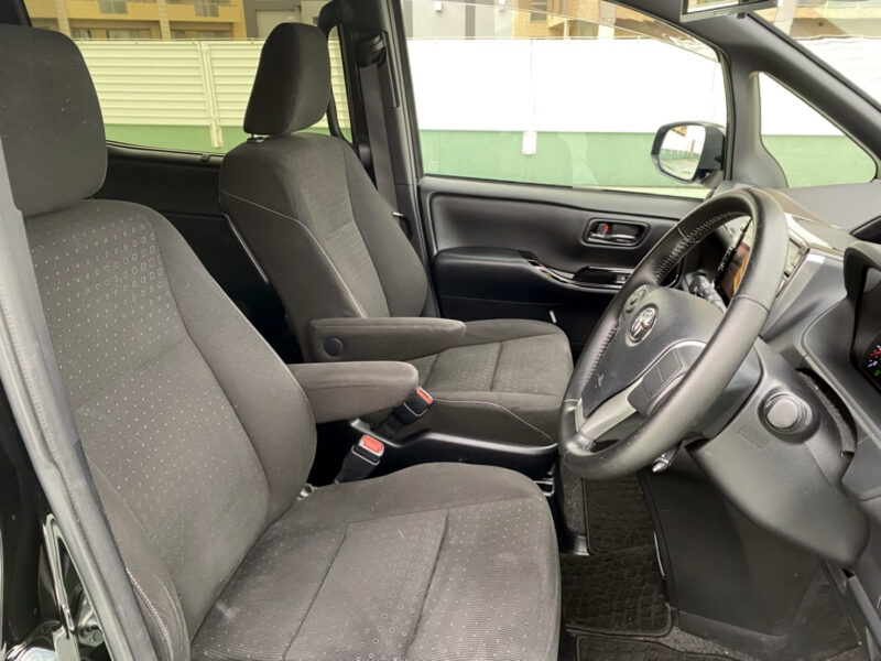 ヴォクシー 2.0 V★税金完納★アルパイン11ナビ★アルパイン後席モニター★シートヒーター★両側電動スライド★タイヤばり山★社外アルミ★大人気★国内最安値画像10