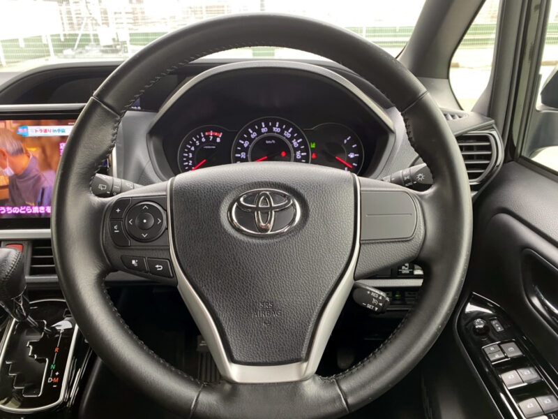 ヴォクシー 2.0 V★税金完納★アルパイン11ナビ★アルパイン後席モニター★シートヒーター★両側電動スライド★タイヤばり山★社外アルミ★大人気★国内最安値画像12