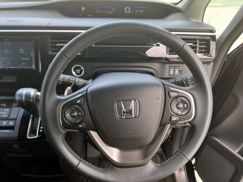 ステップワゴン スパーダ ホンダセンシング ★低走行12,000k ★極上極美 ★両側電動スライド ★7人乗り★国内最安値画像8