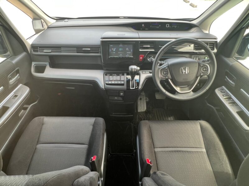 ステップワゴン スパーダ ホンダセンシング ★低走行12,000k ★極上極美 ★両側電動スライド ★7人乗り★国内最安値画像9