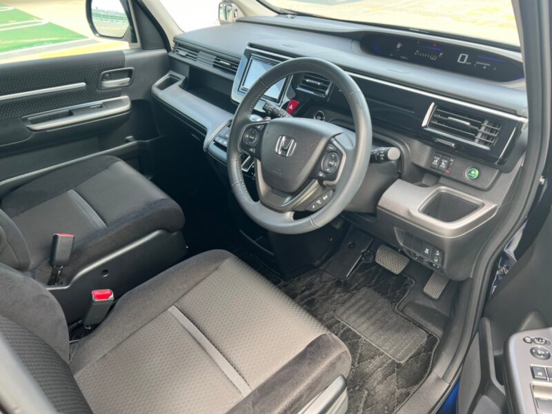 ステップワゴン スパーダ ホンダセンシング ★低走行12,000k ★極上極美 ★両側電動スライド ★7人乗り★国内最安値画像10