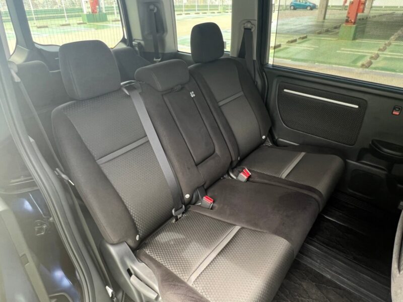 ステップワゴン スパーダ ホンダセンシング ★低走行12,000k ★極上極美 ★両側電動スライド ★7人乗り★国内最安値画像13