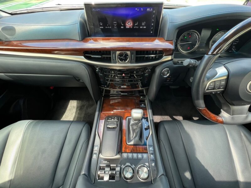 レクサスLX570 4WD★低走行1.6万k★極良極美★絶好調★大迫力★サンルーフ★装備充実★税金完納★国内最安値画像11