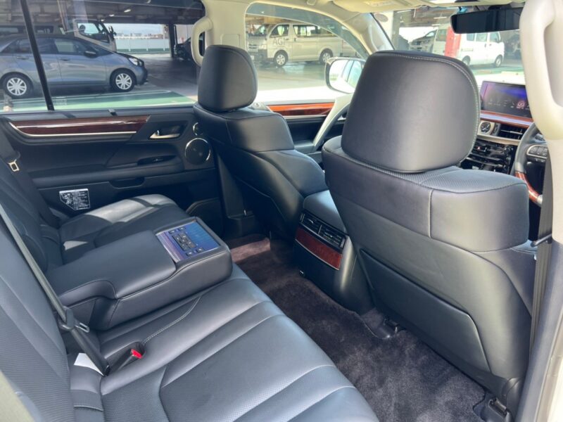 レクサスLX570 4WD★低走行1.6万k★極良極美★絶好調★大迫力★サンルーフ★装備充実★税金完納★国内最安値画像13