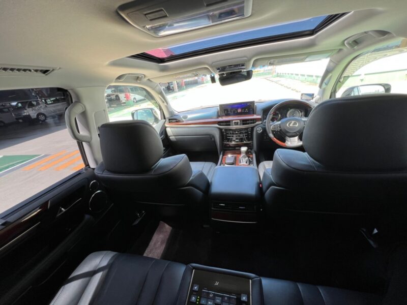 レクサスLX570 4WD★低走行1.6万k★極良極美★絶好調★大迫力★サンルーフ★装備充実★税金完納★国内最安値画像16