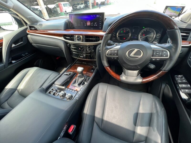 レクサスLX570 4WD★低走行1.6万k★極良極美★絶好調★大迫力★サンルーフ★装備充実★税金完納★国内最安値画像17