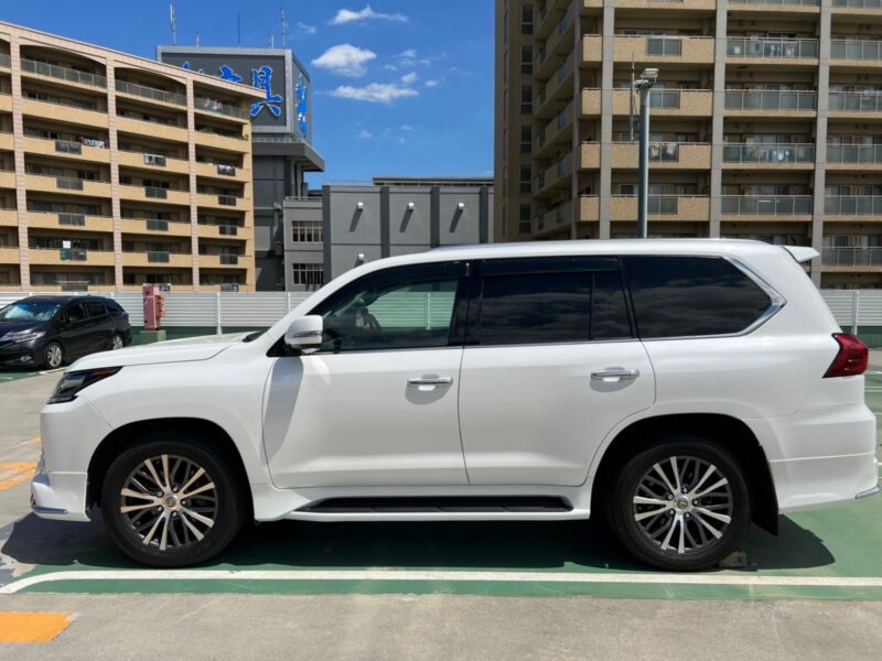 レクサスLX570 4WD★低走行1.6万k★極良極美★絶好調★大迫力★サンルーフ★装備充実★税金完納★国内最安値画像4