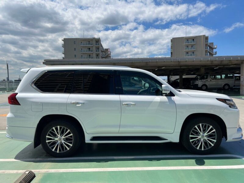 レクサスLX570 4WD★低走行1.6万k★極良極美★絶好調★大迫力★サンルーフ★装備充実★税金完納★国内最安値画像5