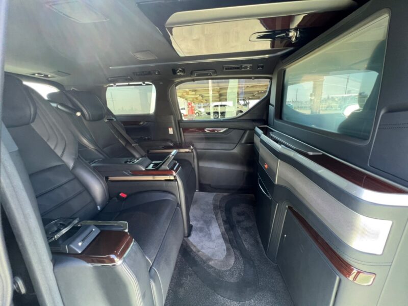 ヴェルファイア2.5 ハイブリッド ロイヤルラウンジ4WD★車検2年★最上級車★フルパーテーション★24型テレビ★調光ガラス★エクストラキャビネット★冷蔵庫★車検整備済★絶好調★税金完納★国内最安値画像10