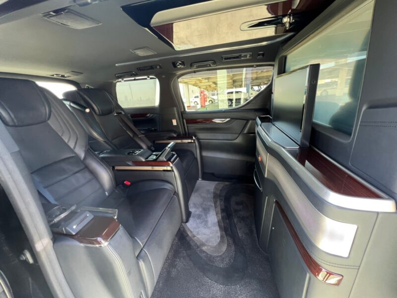 ヴェルファイア2.5 ハイブリッド ロイヤルラウンジ4WD★車検2年★最上級車★フルパーテーション★24型テレビ★調光ガラス★エクストラキャビネット★冷蔵庫★車検整備済★絶好調★税金完納★国内最安値画像11