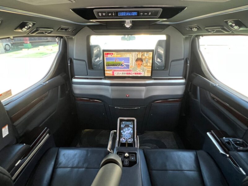 ヴェルファイア2.5 ハイブリッド ロイヤルラウンジ4WD★車検2年★最上級車★フルパーテーション★24型テレビ★調光ガラス★エクストラキャビネット★冷蔵庫★車検整備済★絶好調★税金完納★国内最安値画像12