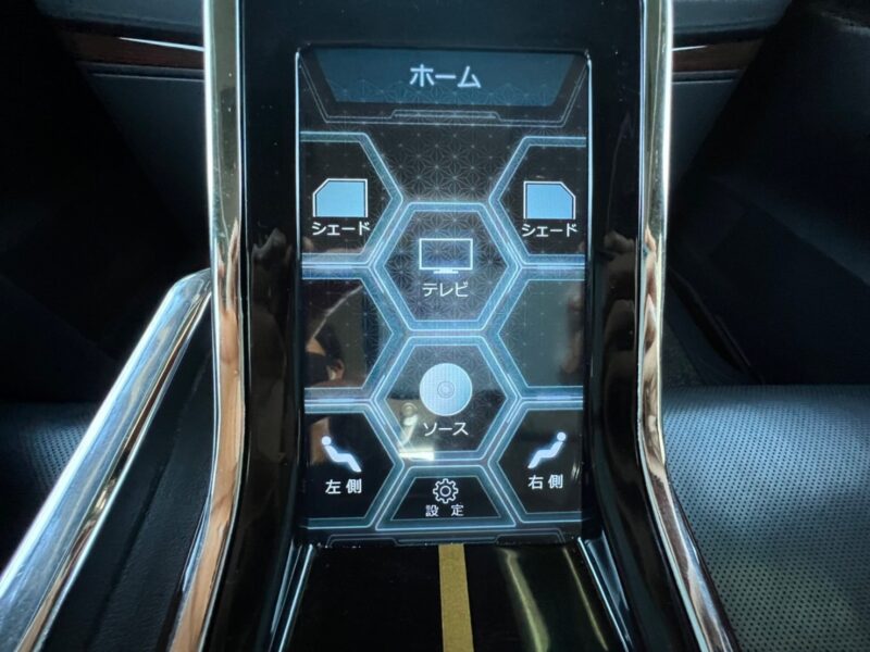 ヴェルファイア2.5 ハイブリッド ロイヤルラウンジ4WD★車検2年★最上級車★フルパーテーション★24型テレビ★調光ガラス★エクストラキャビネット★冷蔵庫★車検整備済★絶好調★税金完納★国内最安値画像17