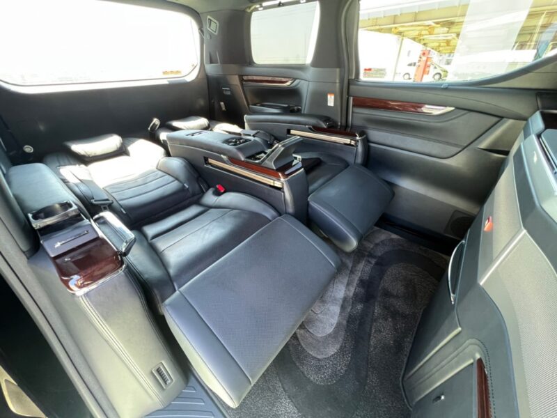 ヴェルファイア2.5 ハイブリッド ロイヤルラウンジ4WD★車検2年★最上級車★フルパーテーション★24型テレビ★調光ガラス★エクストラキャビネット★冷蔵庫★車検整備済★絶好調★税金完納★国内最安値画像24