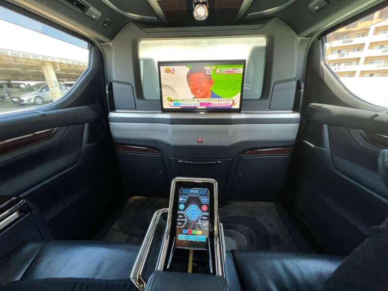 ヴェルファイア2.5 ハイブリッド ロイヤルラウンジ4WD★車検2年★最上級車★フルパーテーション★24型テレビ★調光ガラス★エクストラキャビネット★冷蔵庫★車検整備済★絶好調★税金完納★国内最安値画像7