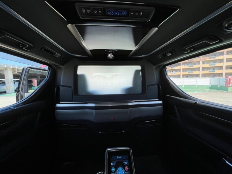 ヴェルファイア2.5 ハイブリッド ロイヤルラウンジ4WD★車検2年★最上級車★フルパーテーション★24型テレビ★調光ガラス★エクストラキャビネット★冷蔵庫★車検整備済★絶好調★税金完納★国内最安値画像8