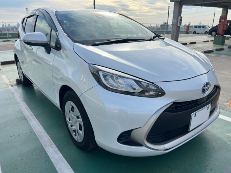 アクア ハイブリッド1.5 G★新車並み★税金完納★上級グレード★走行1.2万k★国内最安値画像1