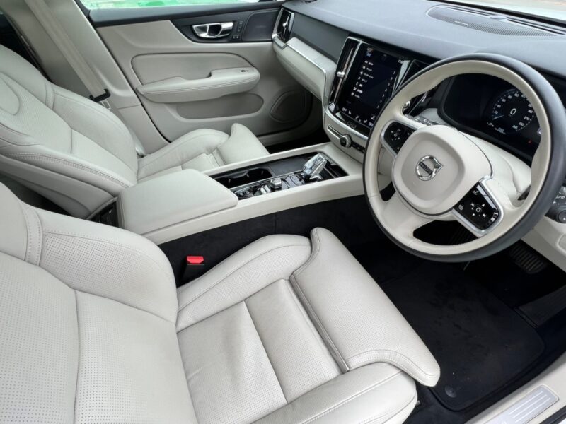 ボルボ V60 B5インスクリプション★税金完納★極上車★パノラマルーフ★360°カメラ★ドラレコ前後★ホワイトレザー★装備充実★激安画像8