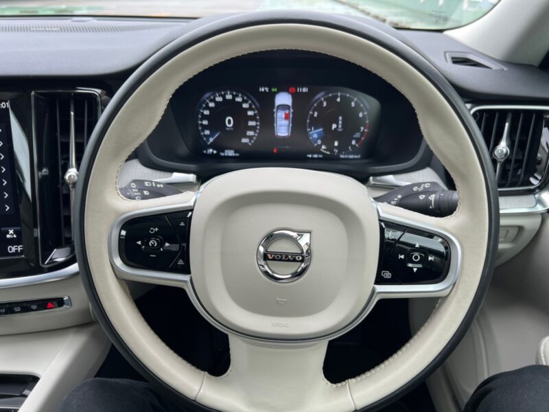 ボルボ V60 B5インスクリプション★税金完納★極上車★パノラマルーフ★360°カメラ★ドラレコ前後★ホワイトレザー★装備充実★激安画像10