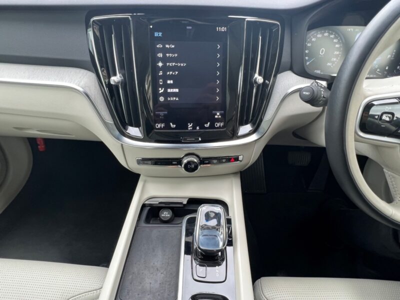 ボルボ V60 B5インスクリプション★税金完納★極上車★パノラマルーフ★360°カメラ★ドラレコ前後★ホワイトレザー★装備充実★激安画像11