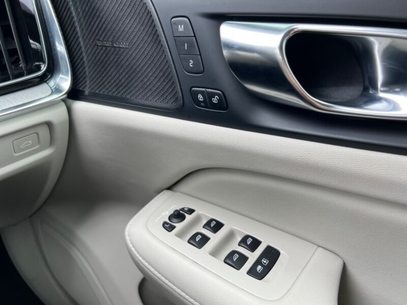 ボルボ V60 B5インスクリプション★税金完納★極上車★パノラマルーフ★360°カメラ★ドラレコ前後★ホワイトレザー★装備充実★激安画像19