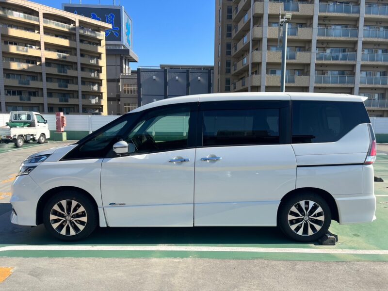 セレナ2.0 ハイウェイスター★税金完納★両側電動スライドドア★360°カメラ★スタッドレス★ドラレコ★極上車★国内最安値画像3