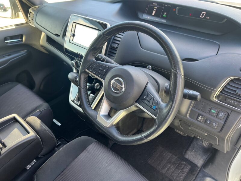 セレナ2.0 ハイウェイスター★税金完納★両側電動スライドドア★360°カメラ★スタッドレス★ドラレコ★極上車★国内最安値画像10