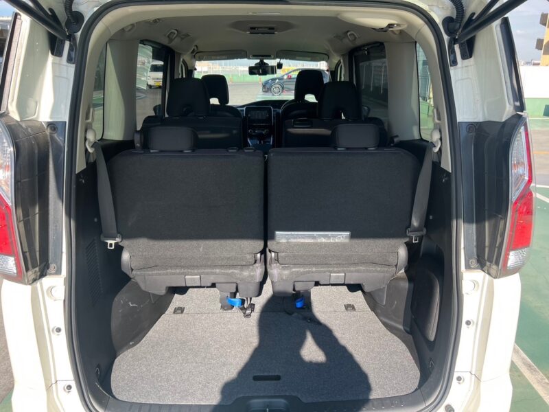 セレナ2.0 ハイウェイスター★税金完納★両側電動スライドドア★360°カメラ★スタッドレス★ドラレコ★極上車★国内最安値画像17