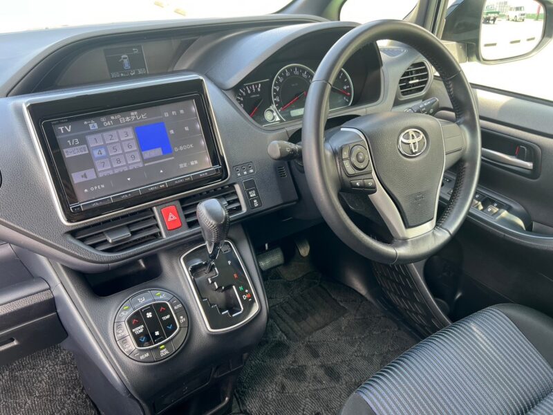 ヴォクシー2.0 ZS★税金完納★後席モニター★両側電動スライド★走行中TV視聴★絶好調★業界最安画像9