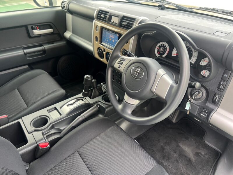 FJクルーザー4.0 4WD★R4税金完納★ルーフキャリア★オフロードタイヤ★極上車★本格SUV★激レア車★業界最安画像8